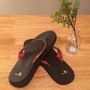 Brown leather Sanuk flip flops